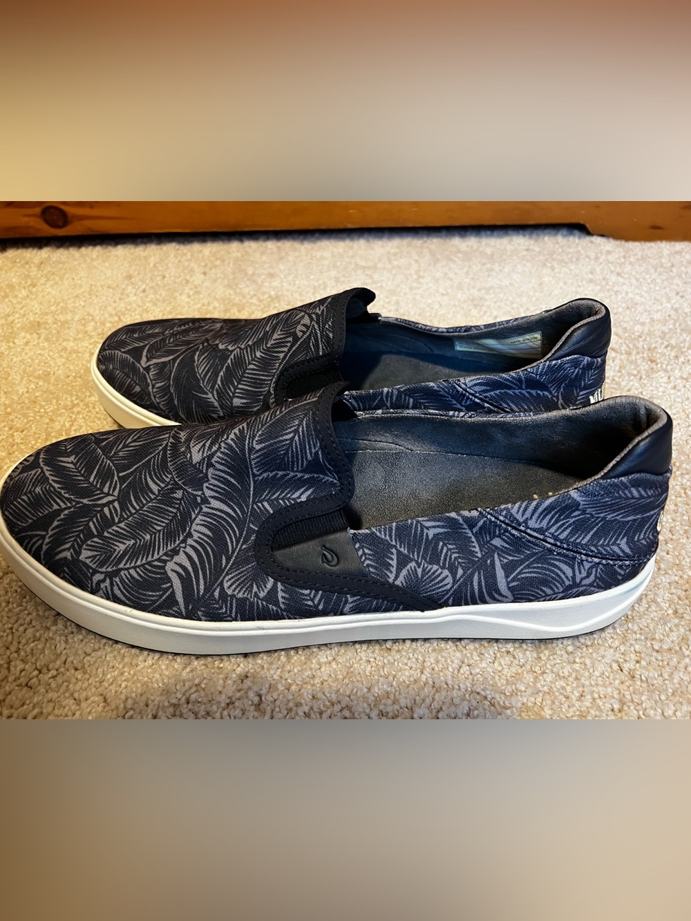OluKai Wai’Alae slip on golf shoe Deep Water Floral Men’s 12 EUC Navy Blue/Grey